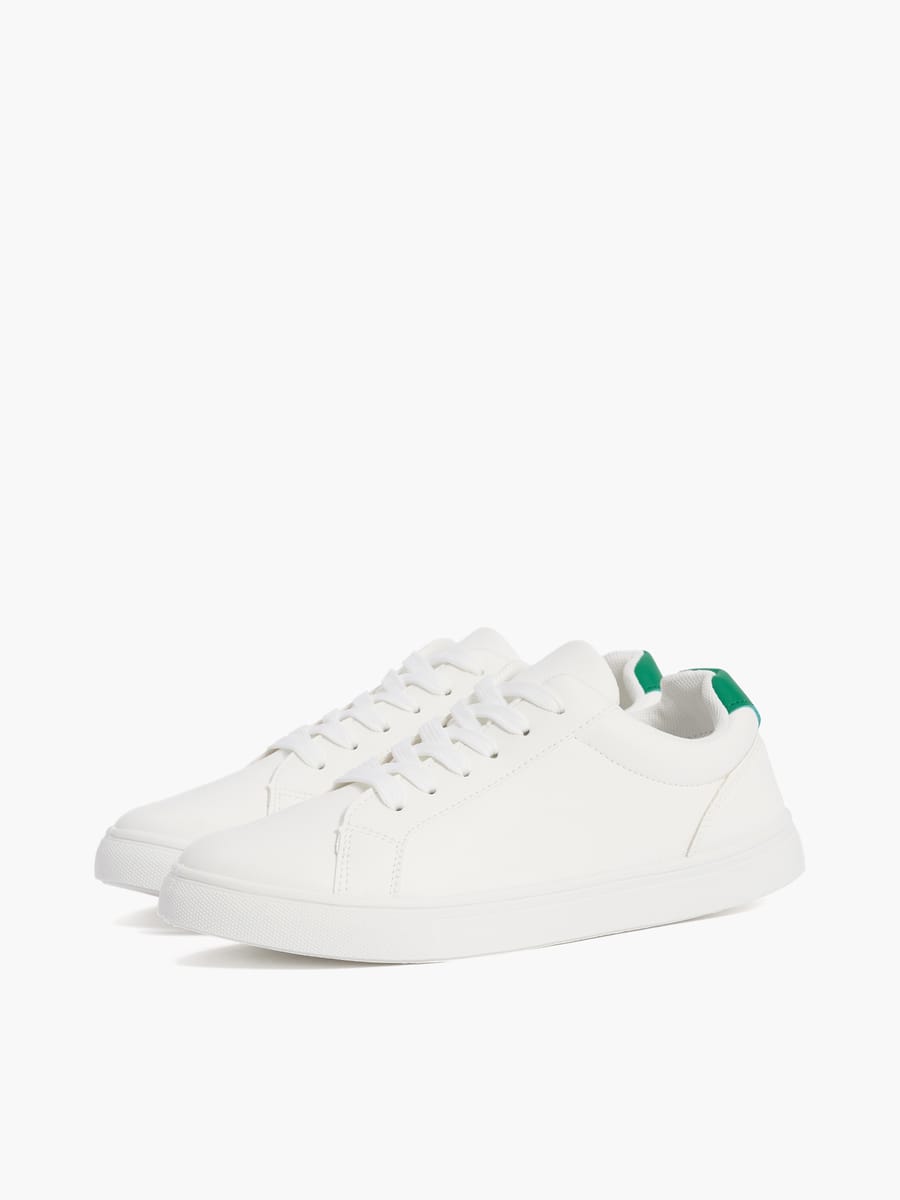 Белые классические кроссовки