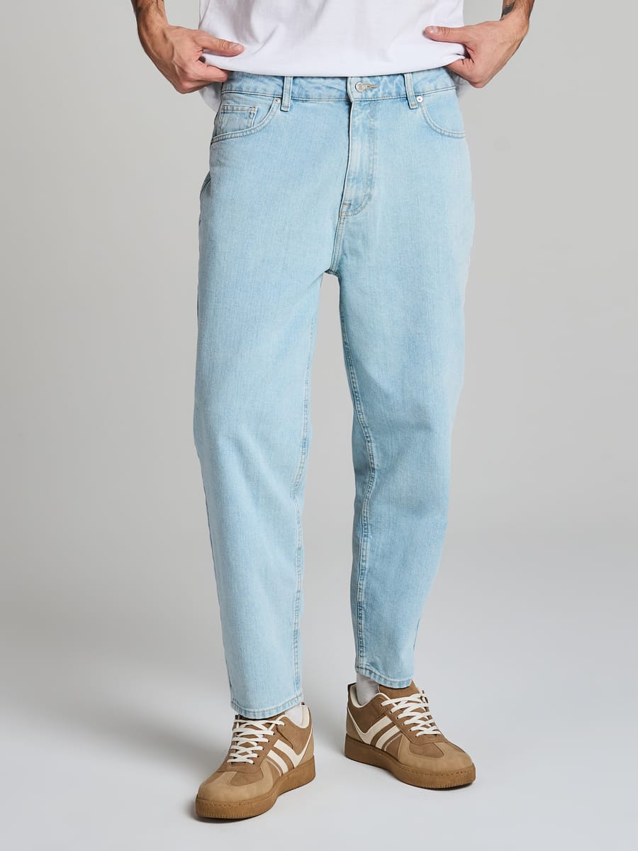 Классические прямые джинсы